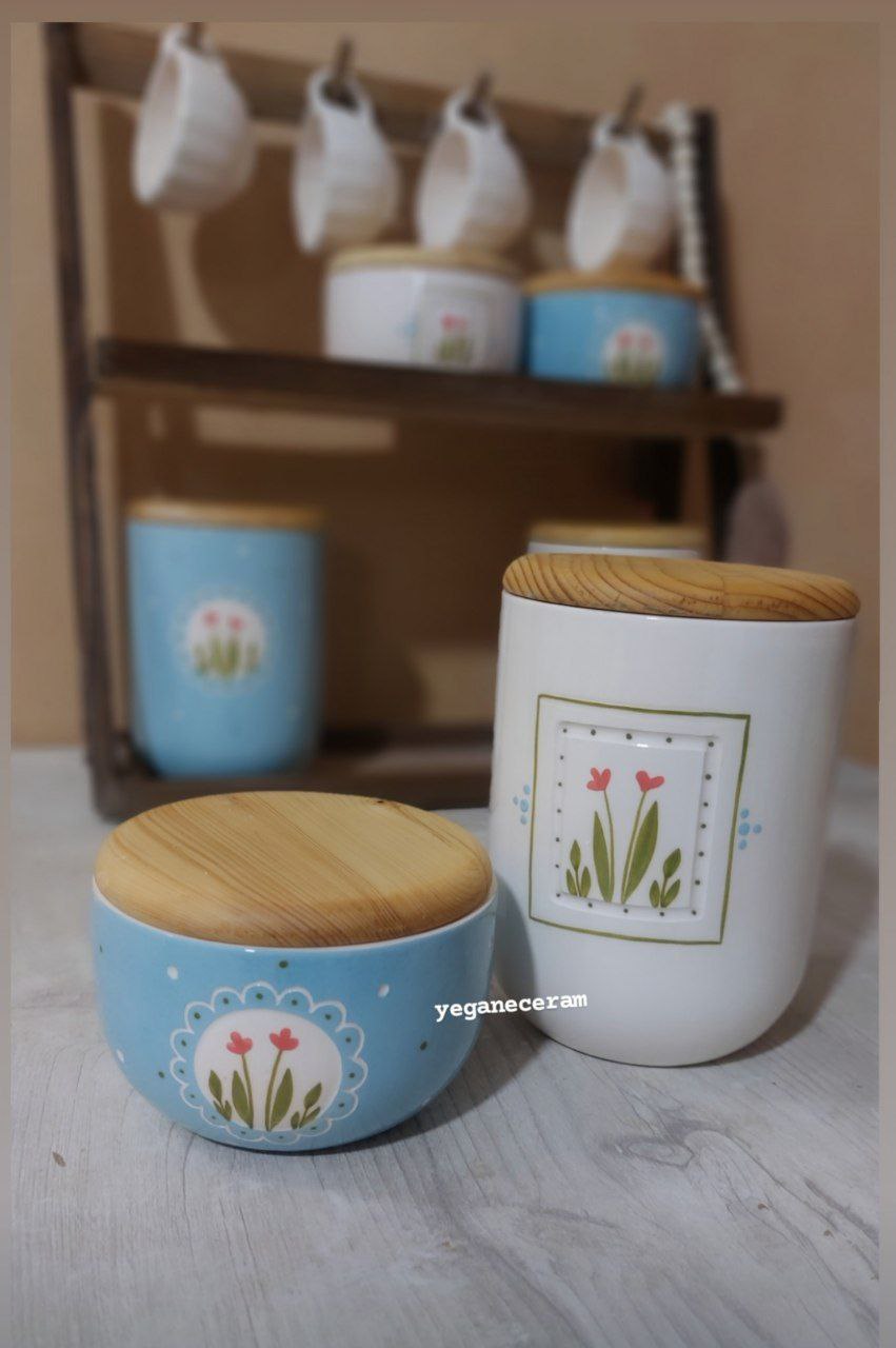 استند چوبی و شات قهوه و ست شش تیکه پاسماوری و جا ادویه سرامیکی طرح آب پاستلی جهزیه کپی