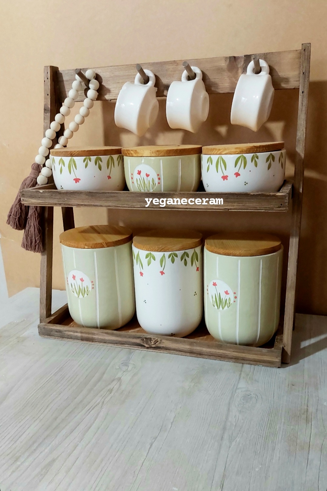تصویر محصول استند چوبی و شات قهوه سرامیکی یگانه سرام